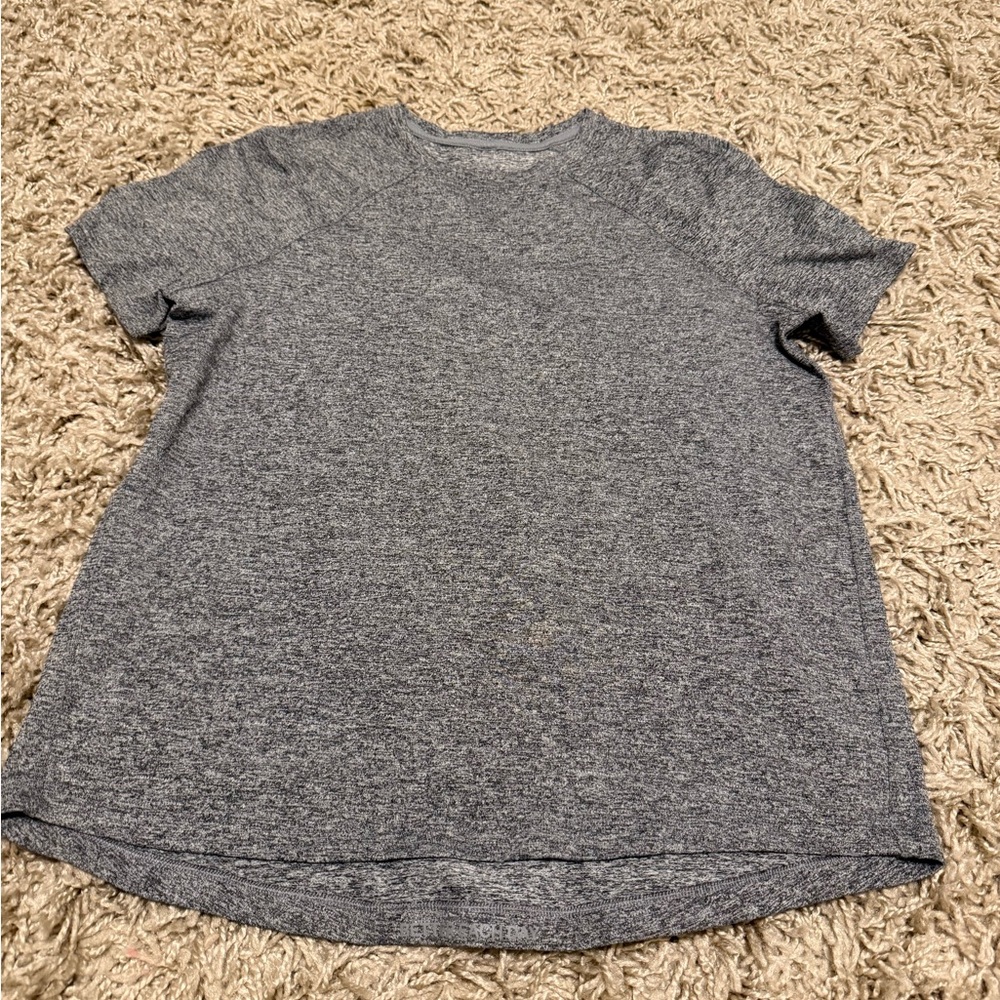 Lululemon Heather Gray Short Sleeve Tee. Size 2-4